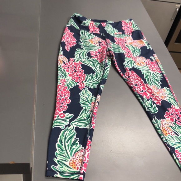 ⬇️⭐️ Crown&Ivy Women’s Medium Athletic Leggings - Picture 2 of 9